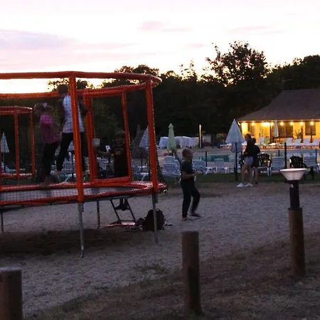 Camping Les Cigales 3*
