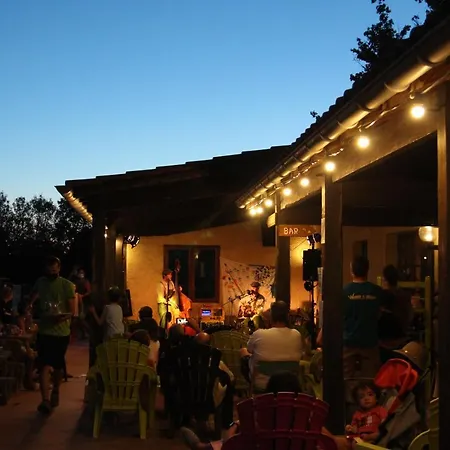 Camping Les Cigales אתר קמפינג