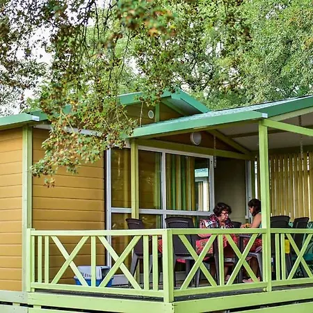 Camping Les Cigales 3*