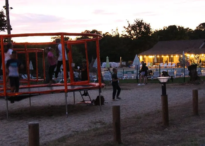 Camping Les Cigales 3*