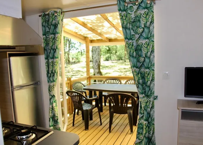 Camping Les Cigales 3*