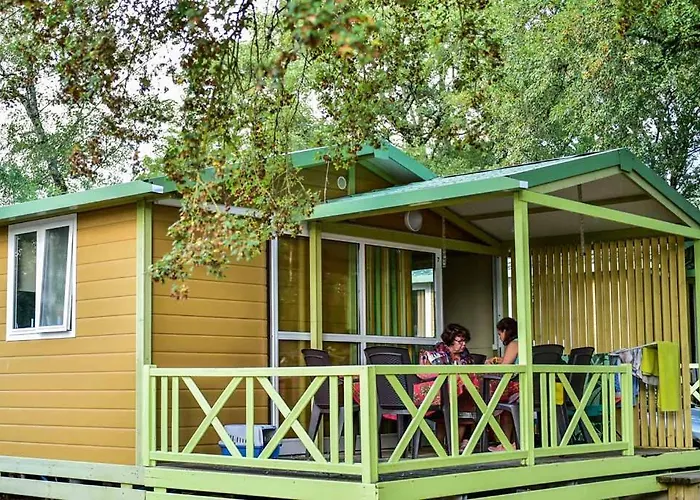 Camping Les Cigales 3*